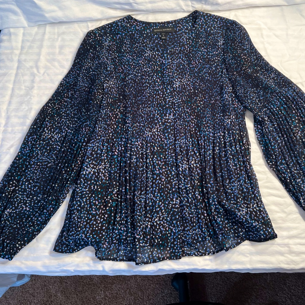 NWOT Micro Pleating Top Sz S